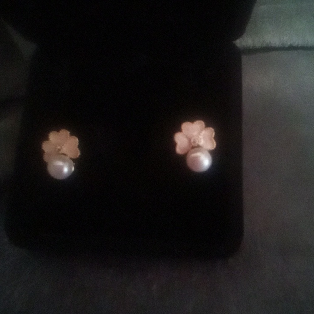 LOW START!!! Genuine Pearl  Earrings New In Box - Picture 2 of 3